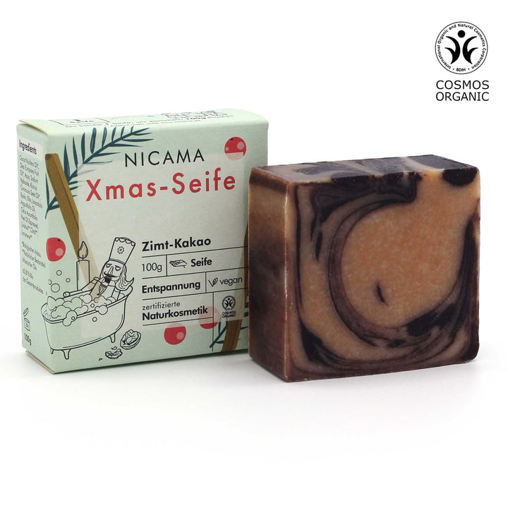 NICAMA Xmas-Seife in Zimt-Kakao Duft neben ihrer Verpackung, zertifizierte Naturkosmetik, 100g, vegan