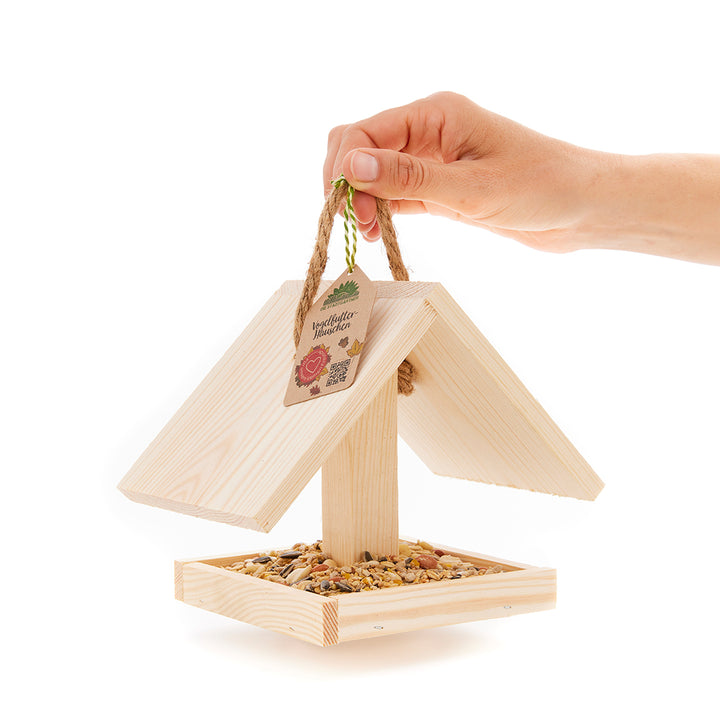 Vogelfutterhaus mit Vogelfutter